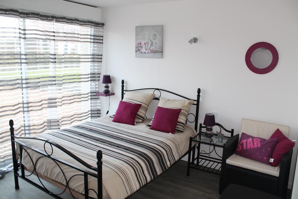 Bed and Breakfast Le Champ De La Ferme Saint-Gervais en-Belin Номер фото