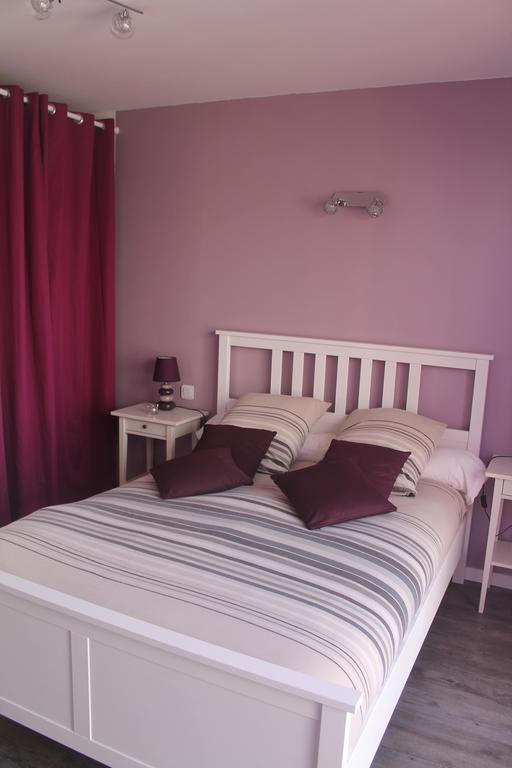Bed and Breakfast Le Champ De La Ferme Saint-Gervais en-Belin Екстер'єр фото