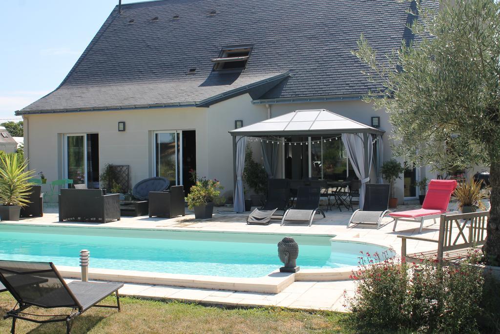 Bed and Breakfast Le Champ De La Ferme Saint-Gervais en-Belin Екстер'єр фото