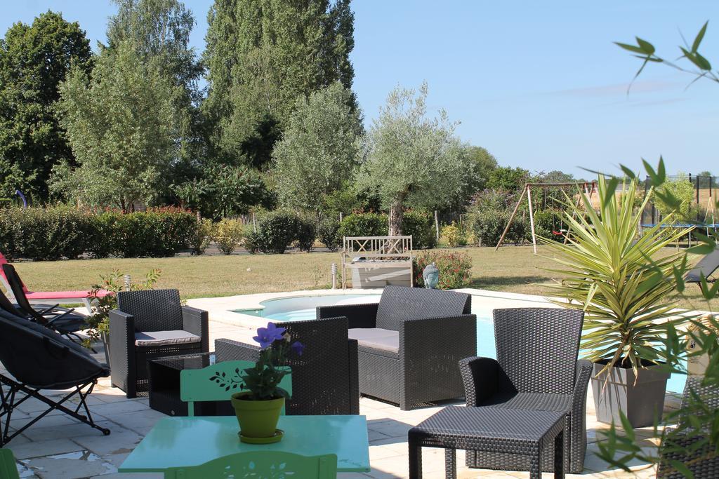 Bed and Breakfast Le Champ De La Ferme Saint-Gervais en-Belin Екстер'єр фото