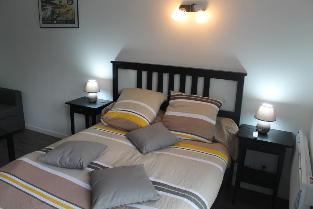 Bed and Breakfast Le Champ De La Ferme Saint-Gervais en-Belin Екстер'єр фото