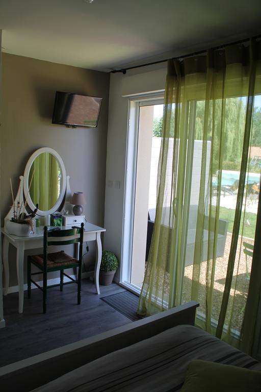 Bed and Breakfast Le Champ De La Ferme Saint-Gervais en-Belin Екстер'єр фото
