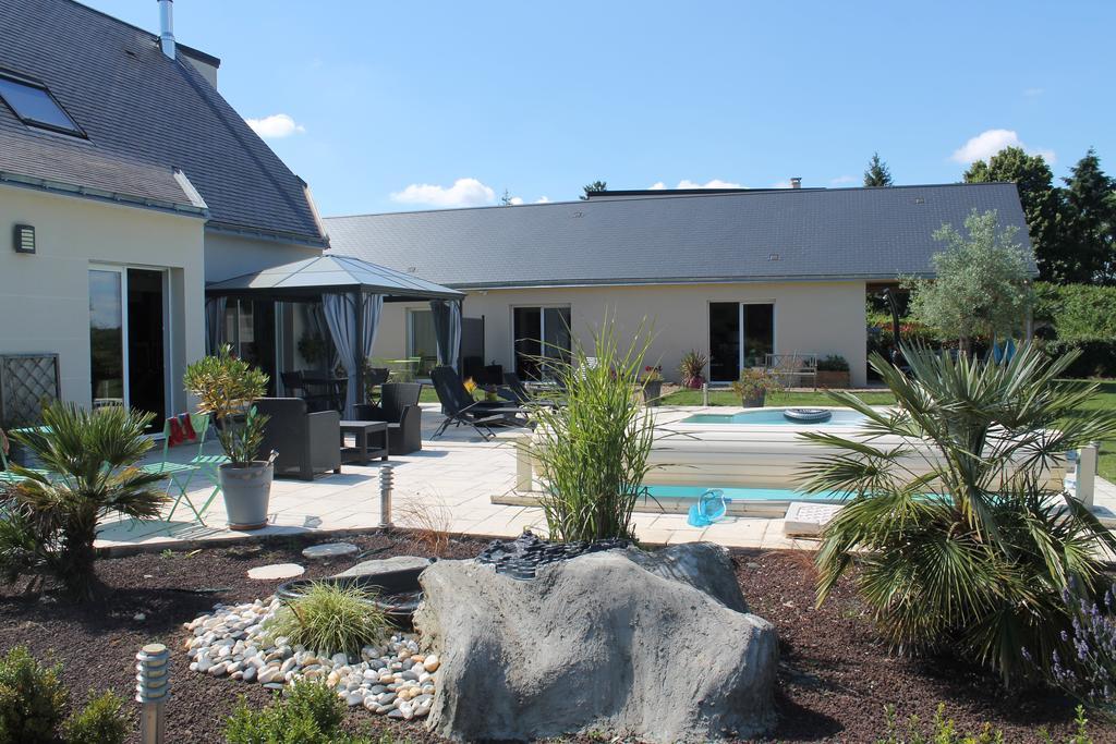 Bed and Breakfast Le Champ De La Ferme Saint-Gervais en-Belin Екстер'єр фото