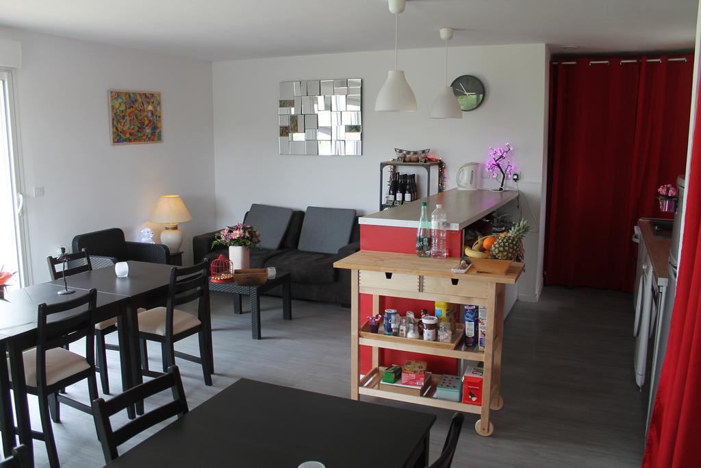 Bed and Breakfast Le Champ De La Ferme Saint-Gervais en-Belin Екстер'єр фото